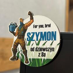 Magnes Fortnite z imieniem prezent na Dzień...