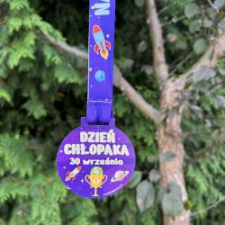 Medal na smyczy kolorowy prezent szkolny na...