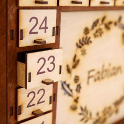 Kalendarz adwentowy z drewna z imieniem i...