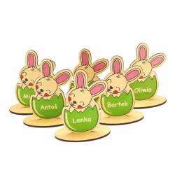 Wielkanocny zając w jajku w formie pisanki z...