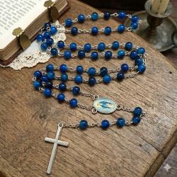Różaniec niebieski z medalikiem krzyżyk łańcuszek