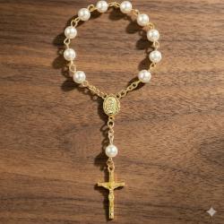 Różaniec perłowy mini złoty z krzyżem medalik...