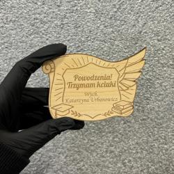 Magnes z grawerem dla nauczyciela prezent szkolny