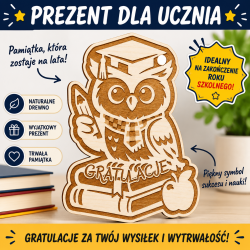 Drewniana sowa z napisem Gratulacje dla ucznia...