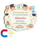 Magnes z nadrukiem Pasowanie na Przedszkolaka z imieniem prezent dla dziecka pamiątka do przedszkola