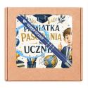 Zestaw na Pasowanie na Ucznia w pudełku długopis bransoletka tabliczka z nadrukiem prezent dla pierwszoklasisty